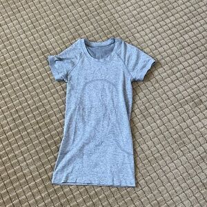 Lululemon Swiftly Tech Short-Sleeve Shirt 2.0 Hip Length - Size 0 - Grey